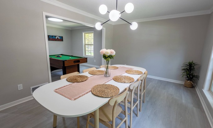 Ellendale House | Private Pool–Renovated Home for Groups/Getaways