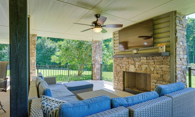 Hayesville House | Private Pool: Spacious Hayesville Vacation Home!
