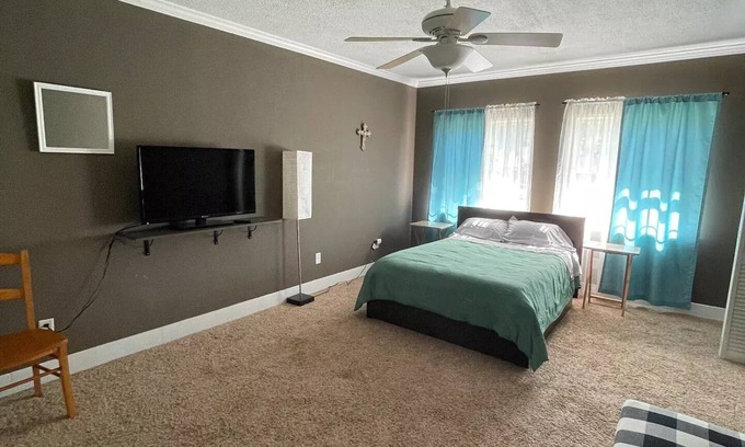 Albany House | Private, Quiet 1 bed. 1 bath and 1 extra room.”Cozy Forever”, close to Phoebe.