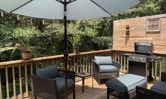 Pearl River House | Private, Quietly Located 2bd 1ba with beautiful deck