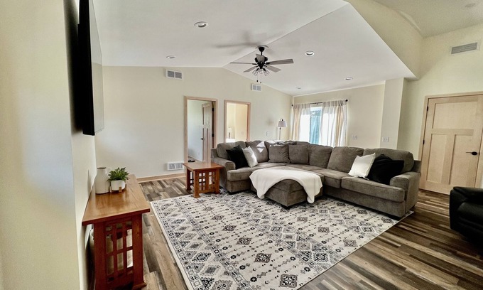 Muscoda Cabin | Private Ridge top Cabin/House