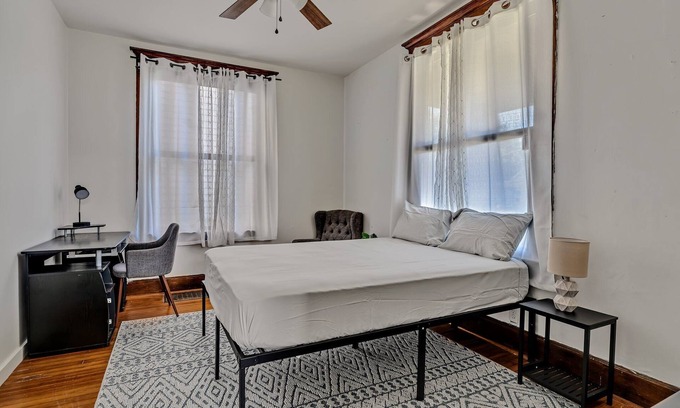 Evansville House | Private Room A in Shared House with Common Areas – Comfortable and Convenient