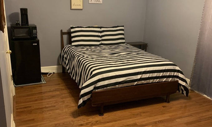 Cullman House | Private room and bathroom in the heart of Cullman.