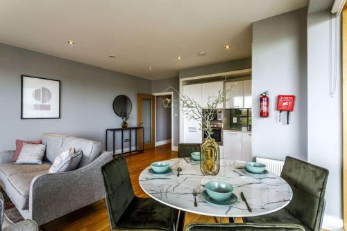 Dublin House | Private Room Available in Spacious High Rise Apartment with Park & City View
