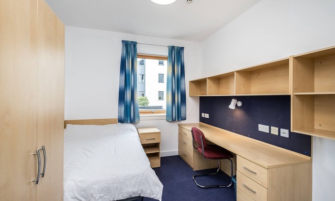 Gillingham Apartment | Private Room In Gillingham