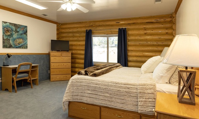 Hot Springs Cabin | Private Room in Rustic Cabin - Room 229