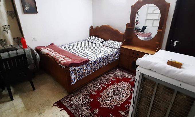 Mehdipatnam House | Private room with attached bathroom
