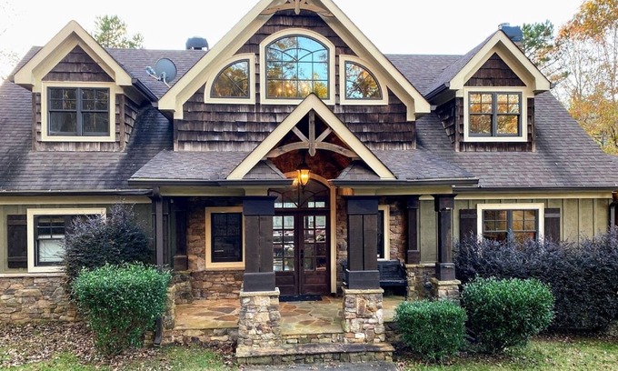 Wedowee House | Private, Secluded Custom Built Lakehouse On Beautiful Lake Wedowee