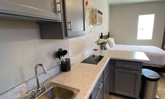 El Paso Apartment | ⭐️Private stand-alone studio Central⭐️