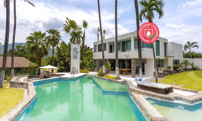 Yautepec House | Private suite "Box" | Crystal clear swimming pool