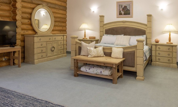 Hot Springs Cabin | Private Suite in Rustic Cabin - Room 230