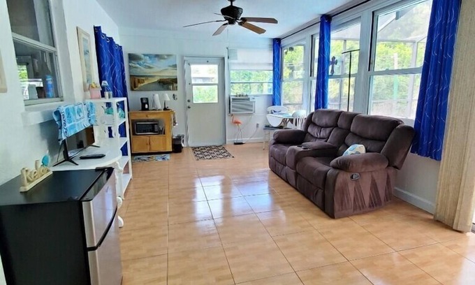 Bradenton Apartment | Private Suite with Pool. Close to All. Gulf Beaches 5 miles to Anna Maria Island