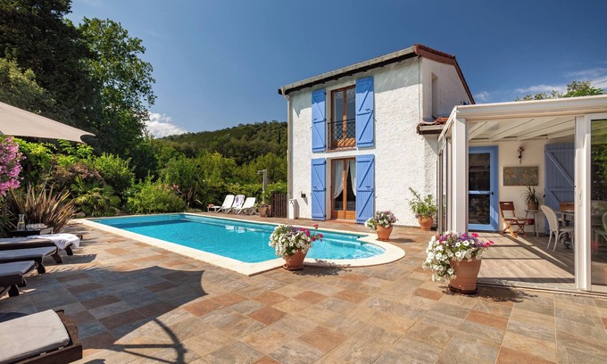 Ceret Villa | Private sunny villa with large heated pool, air-conditioning and river access.