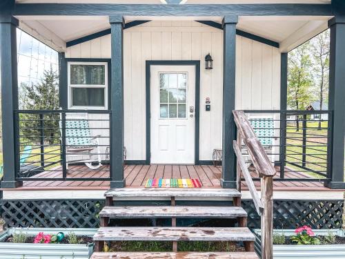 Royal House | Private Tiny Home Royal Ridge Getaway