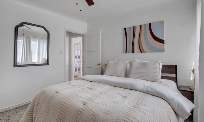 View Park-Windsor Hills House | Private and cozy two bedroom home with laundry and patio in Windsor Hills