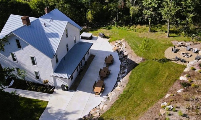 Bakerstown House | Private Vacation Home with large Hot Tub and Fire Pit - Sleeps 18