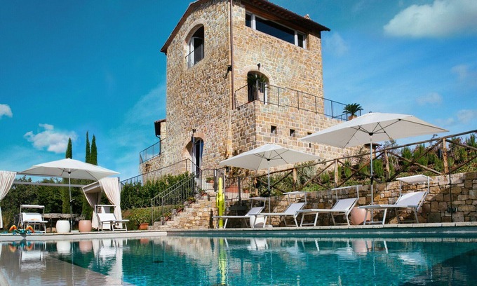 Radda in Chianti Villa | Private Villa with sauna, hot tub, private pool, WIFI, A/C, TV, patio, close to Greve In Chianti