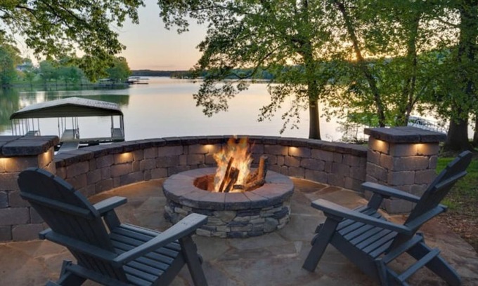 Cadiz House | PRIVATE WATERFRONT DOCK, CANOES, GAME ROOOM, FIREPIT, LILYPADnAll this and more!