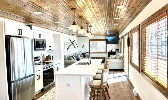 Wisconsin Dells Cabin | Private WI River House - Minutes to Wisconsin Dells Attractions