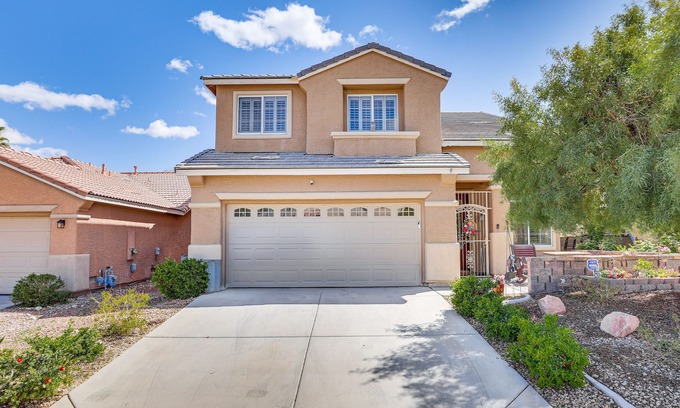 Rhodes Ranch House | Private Yard: Las Vegas Sanctuary on Cul-De-Sac