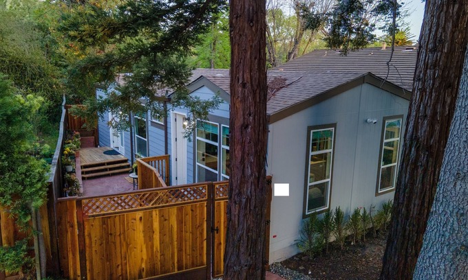 Vineyards - Avalon House | Privately Secluded 2-BR Guesthouse in Fremont