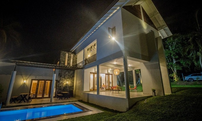 Baddegama Villa | privet Entire Villa Bhagi