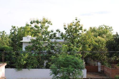 Deoghar House | "Priyadarshi Villa" Free pickup in ac car from Jasidih Railway station or Deoghar Airport