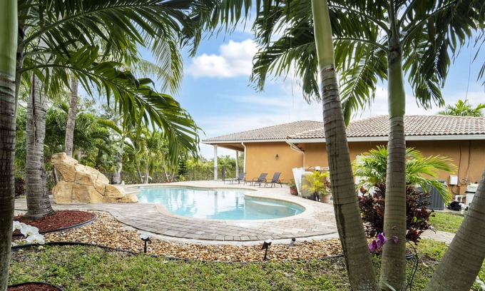 Southwest Ranches House | Prodigious 4 Bedroom Villa w/Pool