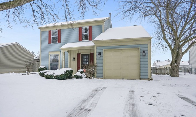 Fox Valley House | PROMO 10% WEEKLY AND 15% MONTHLY OFFnNaperville/Aurora, King Bed, Fenced Yard!