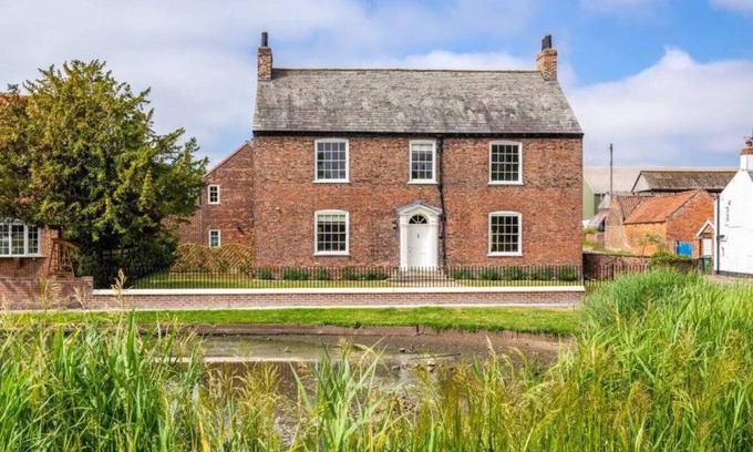 York House | Prospect House sleeps 14, dog friendly