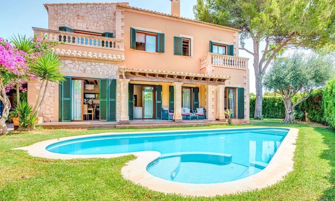 Puig de Ros Ski Chalet | Puig de Ros Villa sea view with private pool and garden