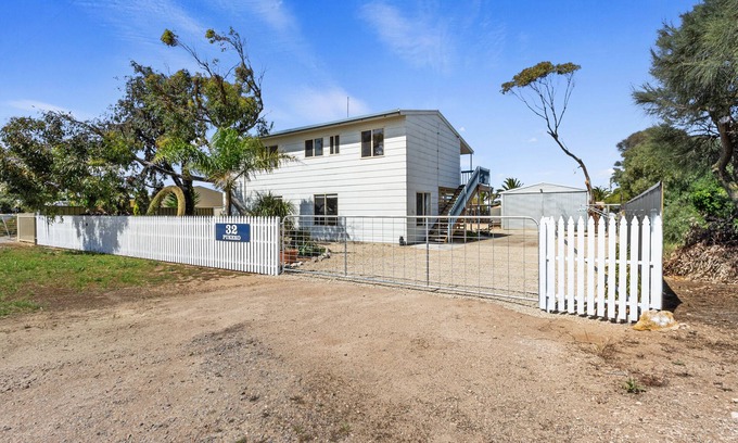 Moorowie House | Pukeko - Short walk to beach. Off peak special!