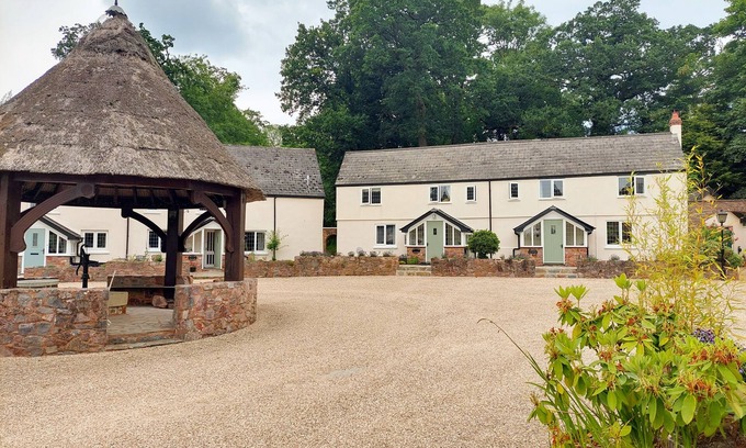 Cullompton Cottage | PUMPHOUSE COTTAGE, pet friendly, with a garden in Uffculme