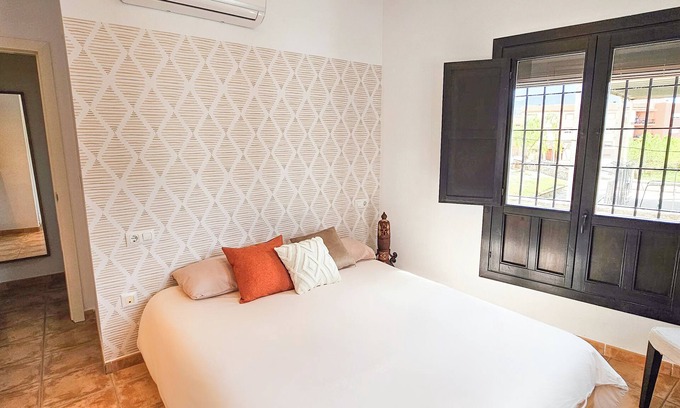 Velez de Benaudalla Apartment | Pura Vida Piso Tranquilo Terraza Piscina Aparcamiento - Playa 15mn, Centro 2mn