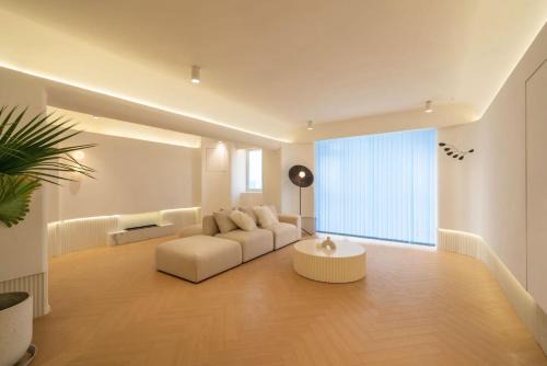 Huangpu Apartment | Pure home-Luxurious Grand Penthouse in Shanghai Core,Large area,close to Yu Garden The Bund People Square Commanding Panoramic Night of the Pearl Tower,Enjoying the stunning views of the Bund