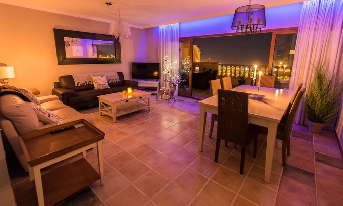 Caleta de Fuste Villa | Pure indulgence, Pool Table, Hot Tub, Amazing views, Free 300mb Wifi & IPTV!