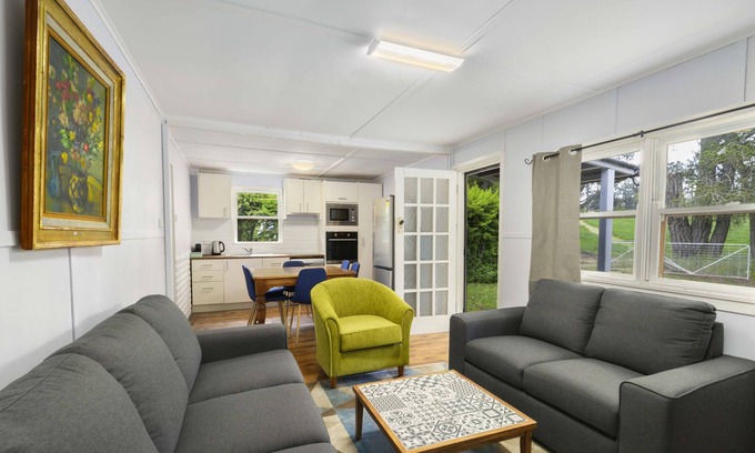 Canobolas House | Purple Cottage, Orange NSW. A cosy oasis + walk to 4 vineyards