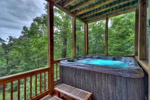 Mineral Bluff Villa | Pursuit of Happiness Mountain luxury hot tub big-screen TVs pet-friendly
