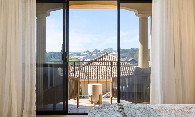 Dawesville House | Pyramids Hideaway – Pool, Beach & Golf Course