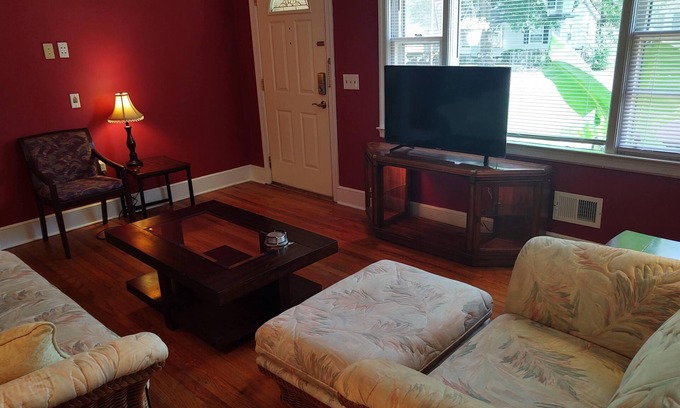 Cayce House | Quaint 3 Bdrm home w/in minutes of USC, Downtown Columbia, Ft Jackson and more