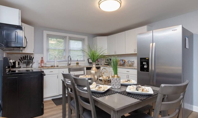 Mebane House | Quaint and Warm 2BR Cottage Close to 85/40, WiFi