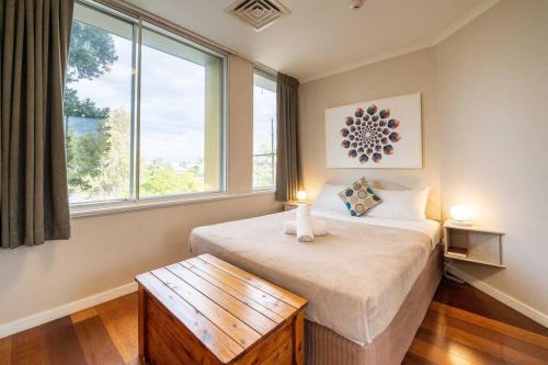 Auchenflower Apartment | Quaint Auchenflower 1B1B Apt w Parking Close to UQ M5