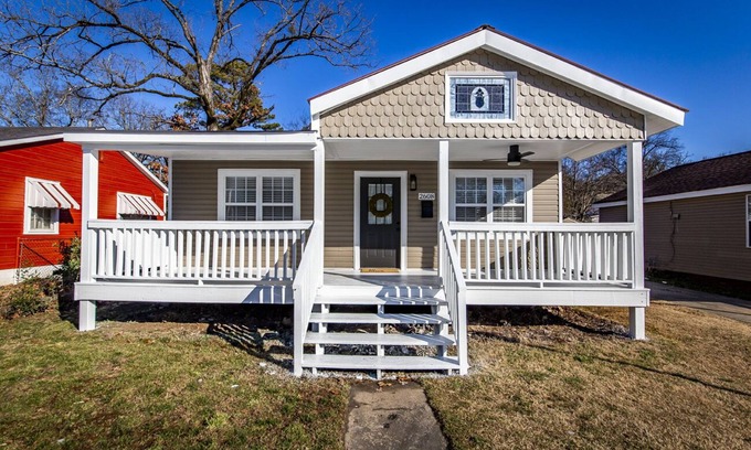 Capital View House | Quaint bungalow minutes from shopping, dining and downtown!