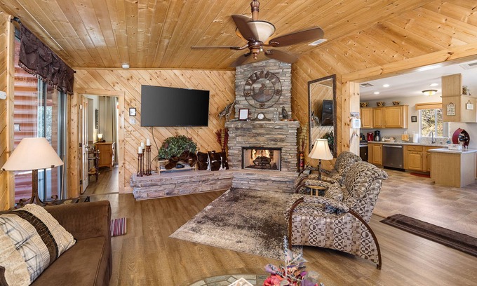 Prescott Cabin | Quaint Cabin With Spectacular Views Of The Granite Dells, Great Hiking/Kayaking!
