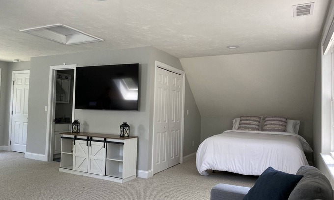 Sagamore Beach Apartment | Quaint & Clean Cape Cod Loft