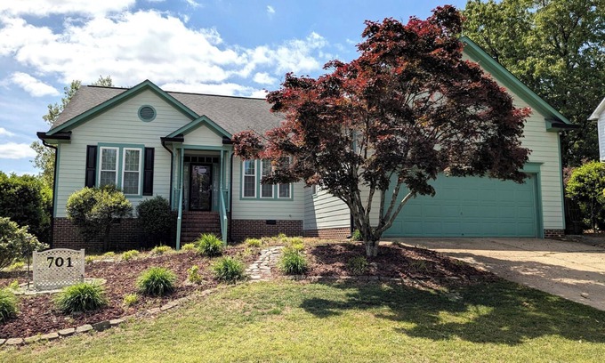 Fuquay-Varina House | Quaint, Clean, Mobility-Friendly Comfortable Home close to Raleigh