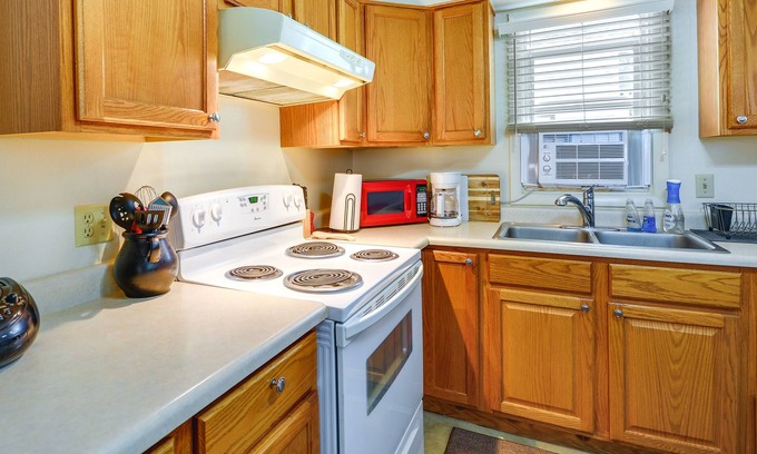 Cody Cottage | Quaint Cody Cottage w/Grill: Walk to Downtown!