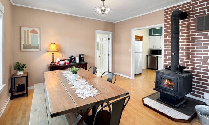 Cascade Apartment | Quaint Cottage in downtown Cascade