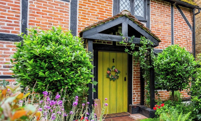Wraysbury Cottage | Quaint, Historic 400-Year-Old Tudor Cottage Near Windsor