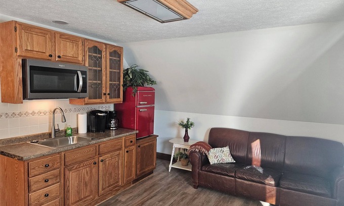 Newton Falls Apartment | Quaint little studio